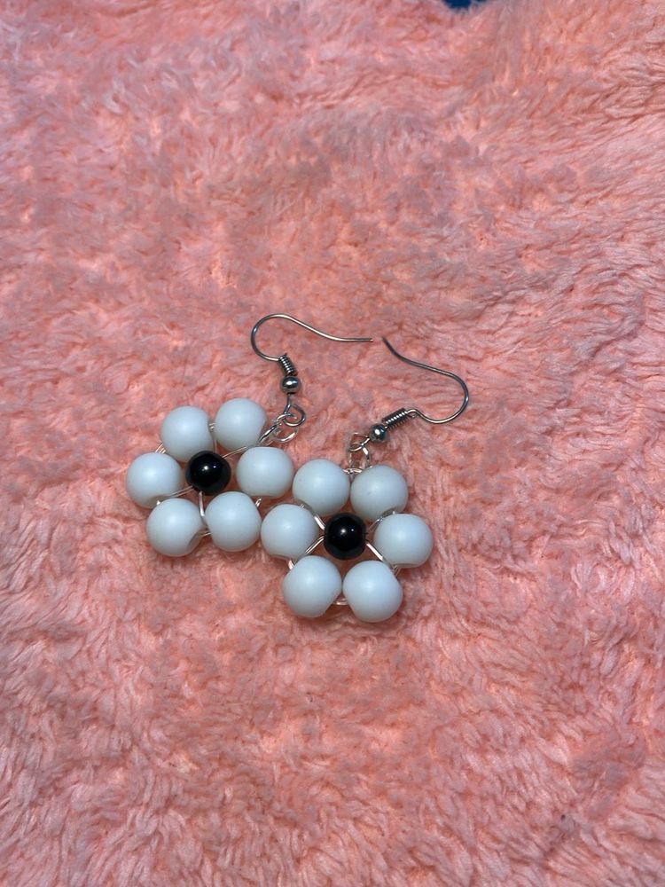 Daisy Beaded Earrings