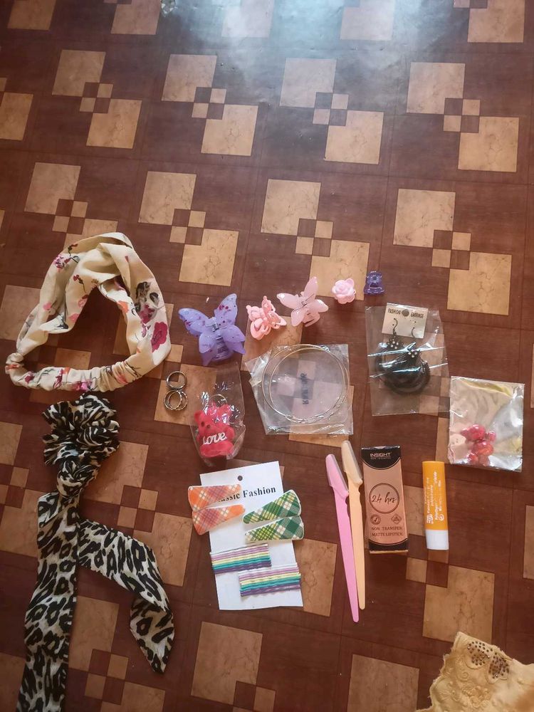 Accessory pack of 24 things