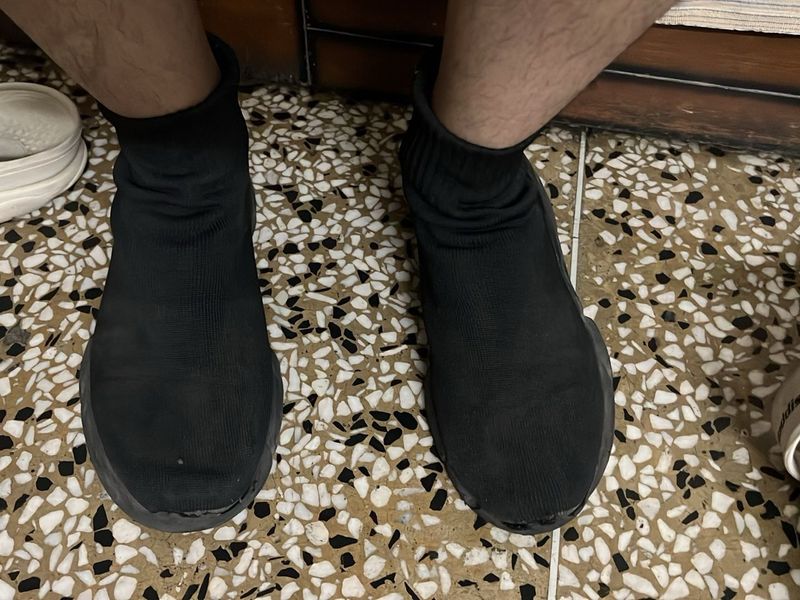 black high top sneakrs