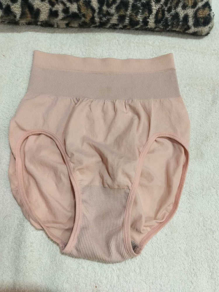 Peach High-Waisted Panties 🩷