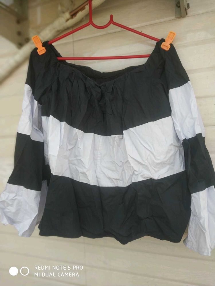 Black&amp;of white Cape Style Top