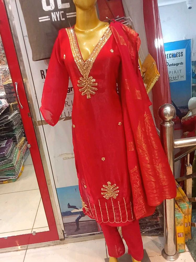 Red Embroidered Kurta Set L size