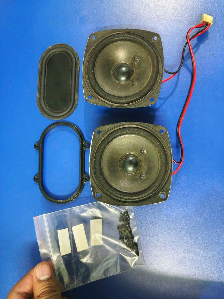 2 Speakers + Passive Radiator