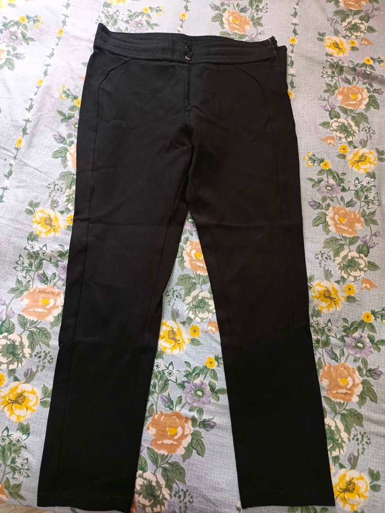 Women&#39;s Black Jeegins Pants