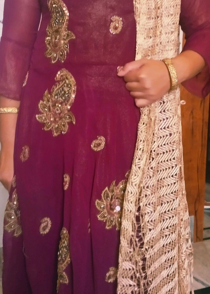 Full Circle Frok Suit  With Legi  And Dupatta   Complete Three Pieces  Fabric ---georgette   Full Embroidery On Shirt   (Only One Time Use  )   Margan ---given