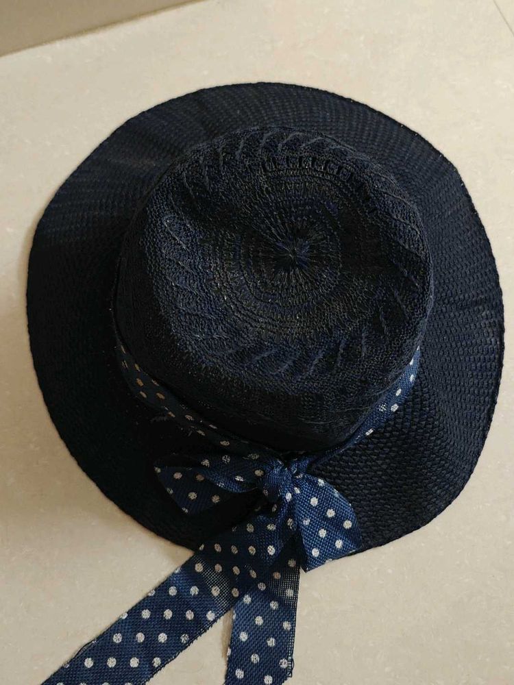 Selling Women&#39;s Hat In Navy Blue