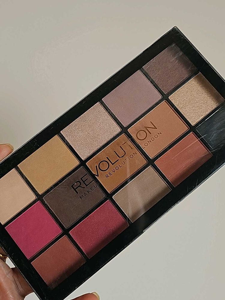 Makeup REVOLUTION EYESHADOW PALATTE