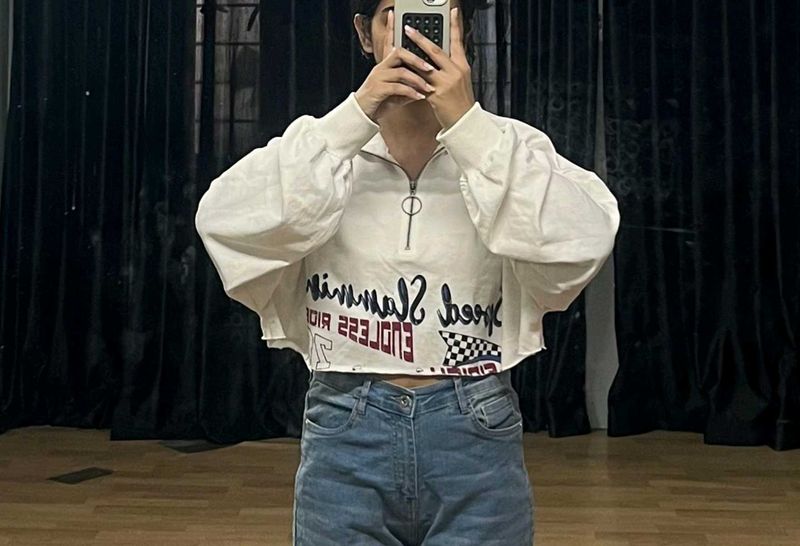 Roadster Graphic Printed Cropped Sweatshirt.