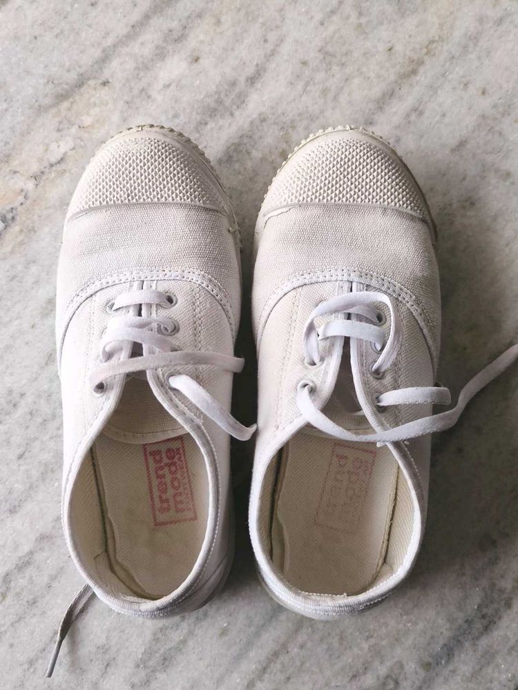 Boys School Shoe White 4 Size