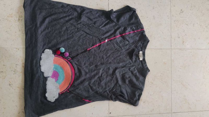 grey tshirt with sequined pocket i