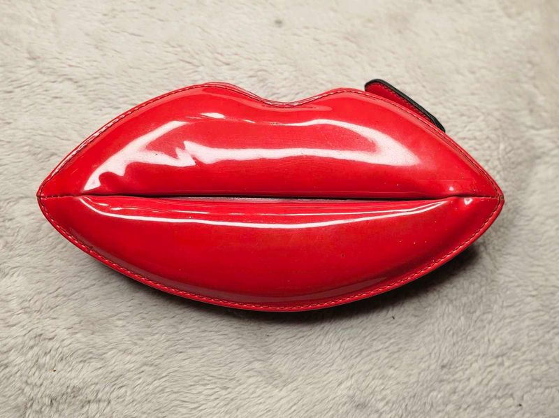 Red Lips Pouch