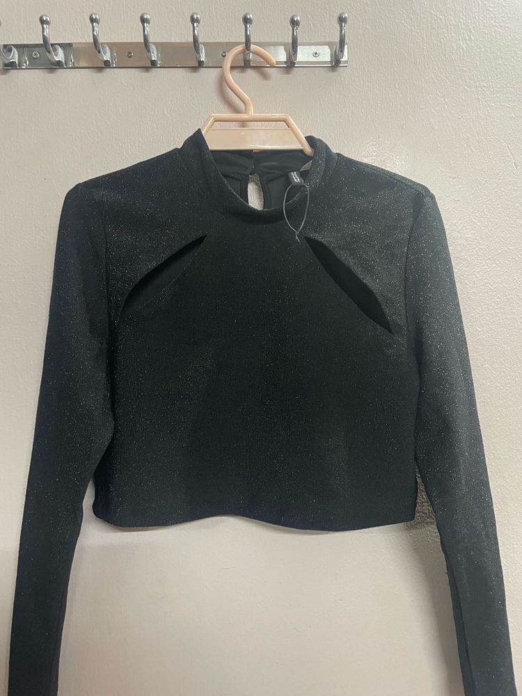 H&amp;M Cropped Cut Out Top