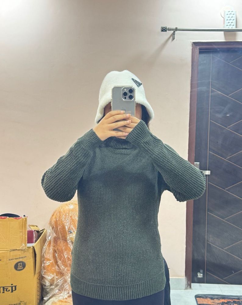 Stylish Green Knit Turtleneck Sweater