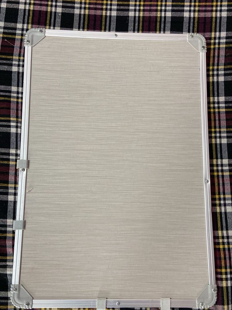 advaertisement board touchpin hang marksheet photo
