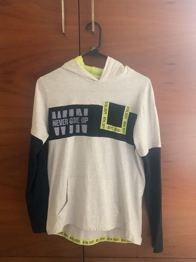 Never Give Up Hoodie - Size M