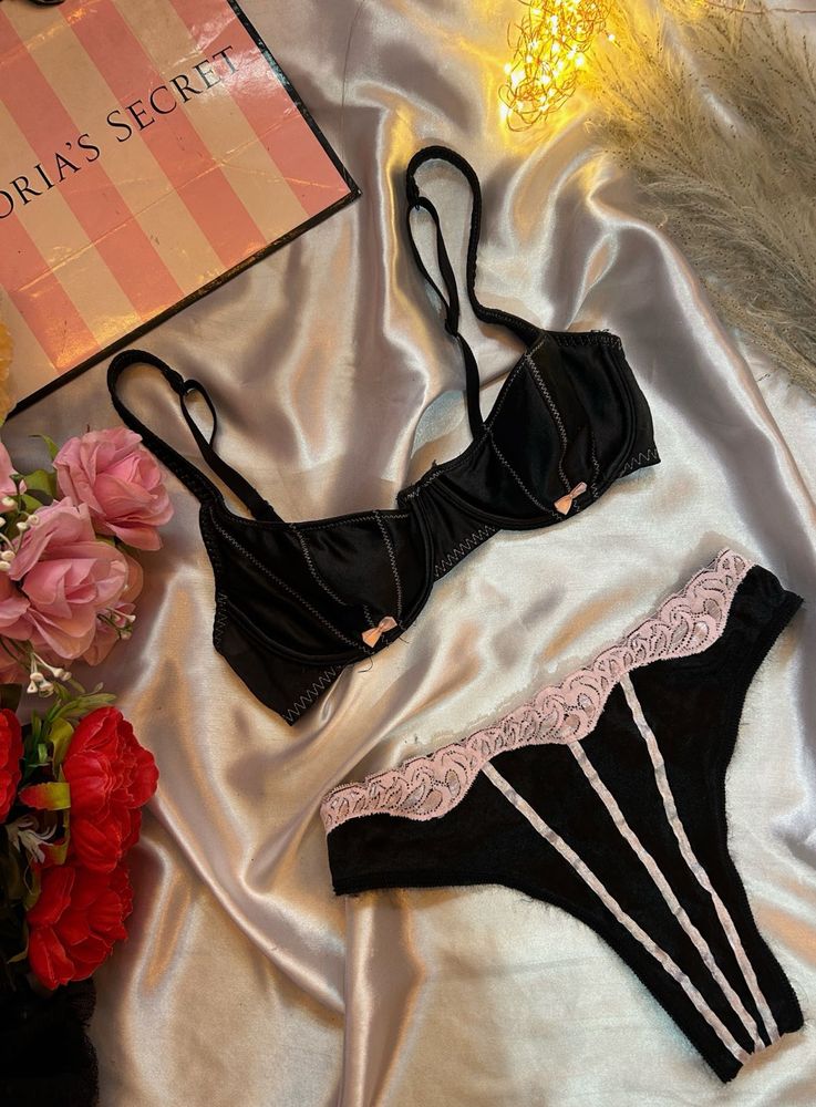 Victoria&#39;s Secret Lingerie Set