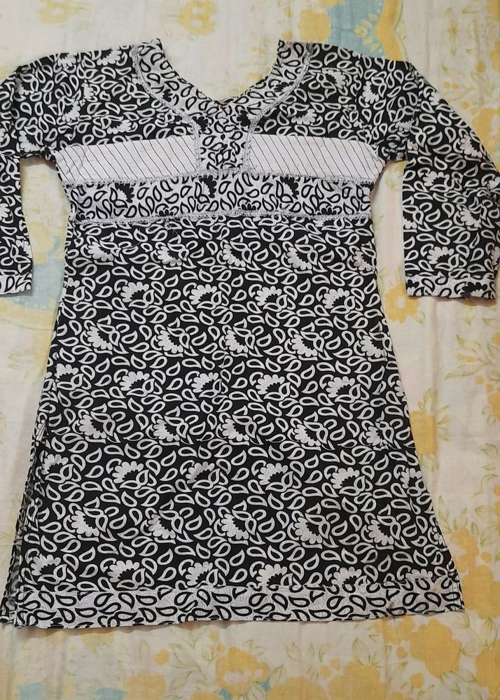 black kurta with zari border