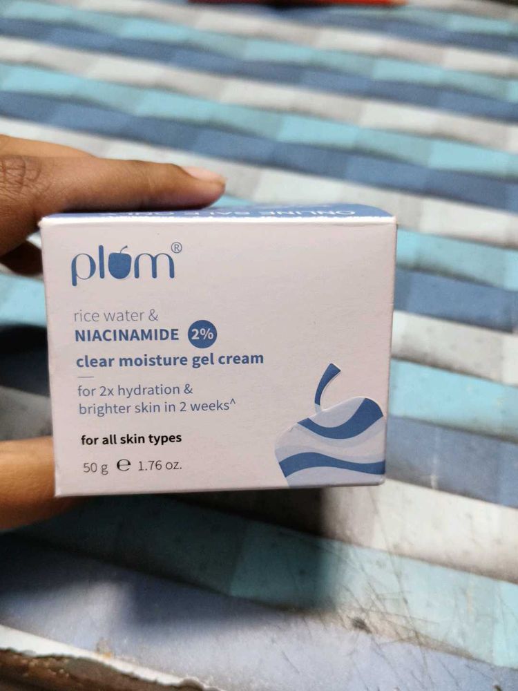 Plum Clear Moisture Gel Cream