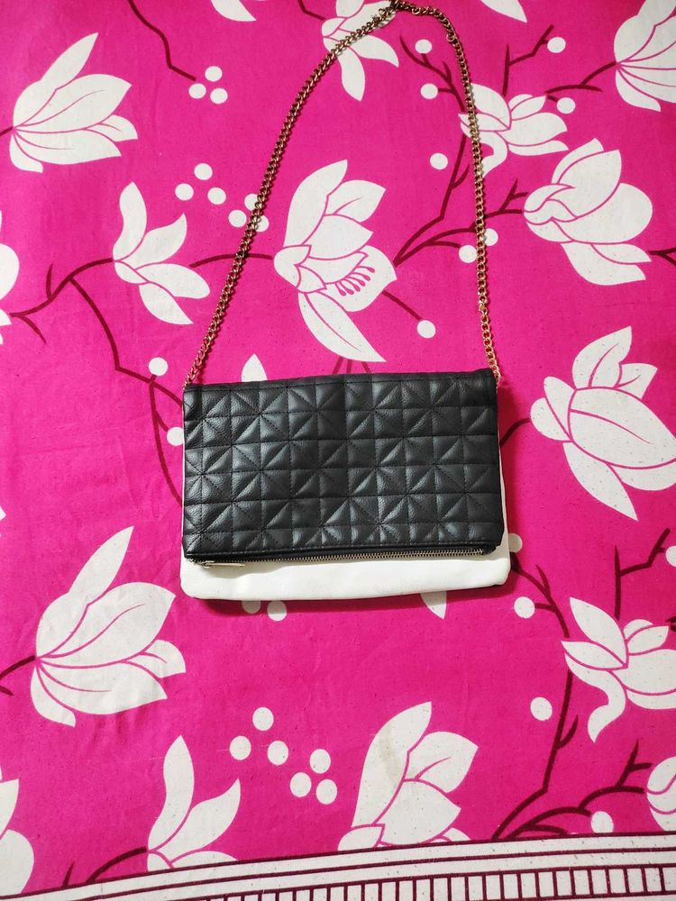 Quilted Black &amp; White Slling Bag