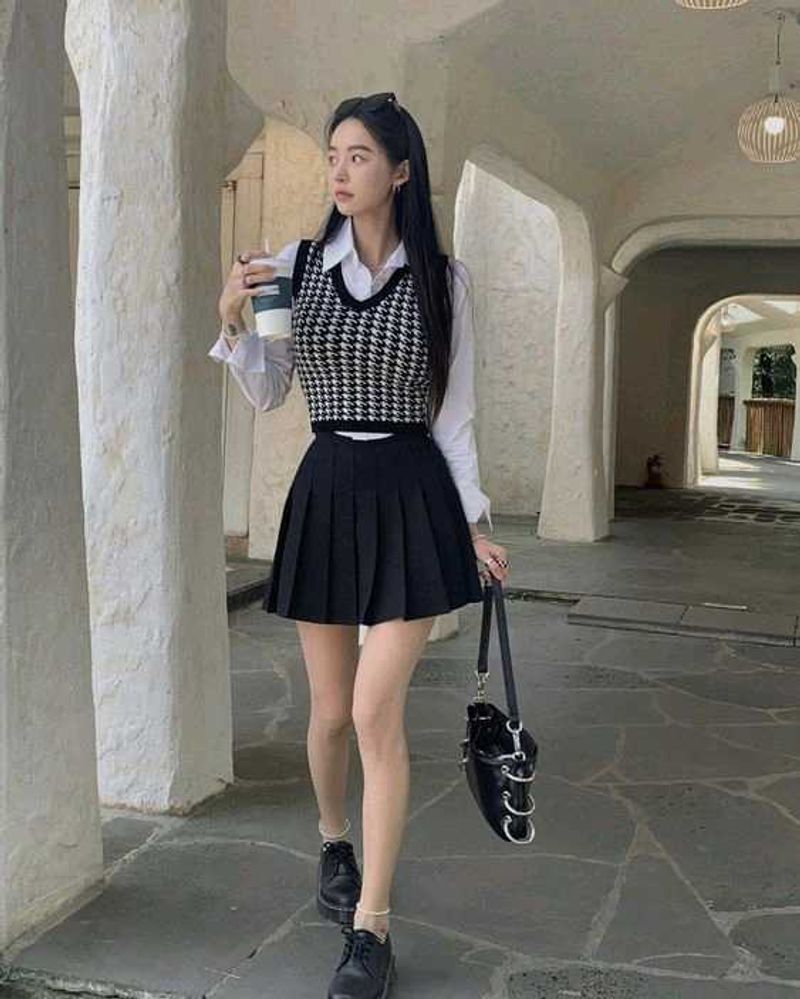 Korean black mini skirt