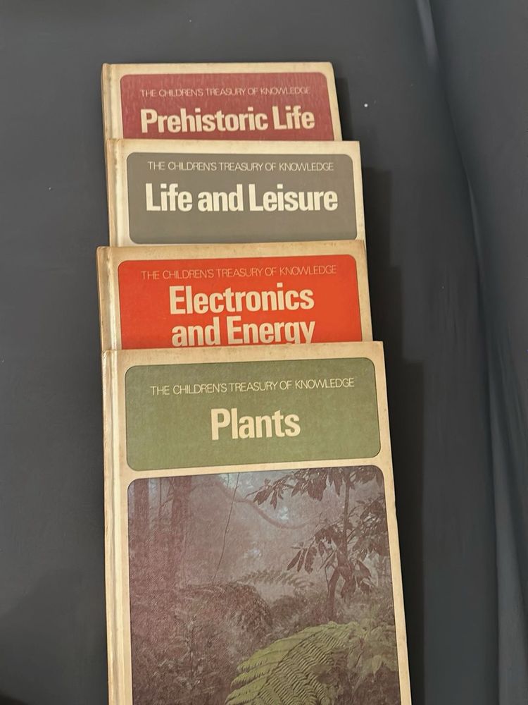 Children&#39;s Treasury of Knowledge Set