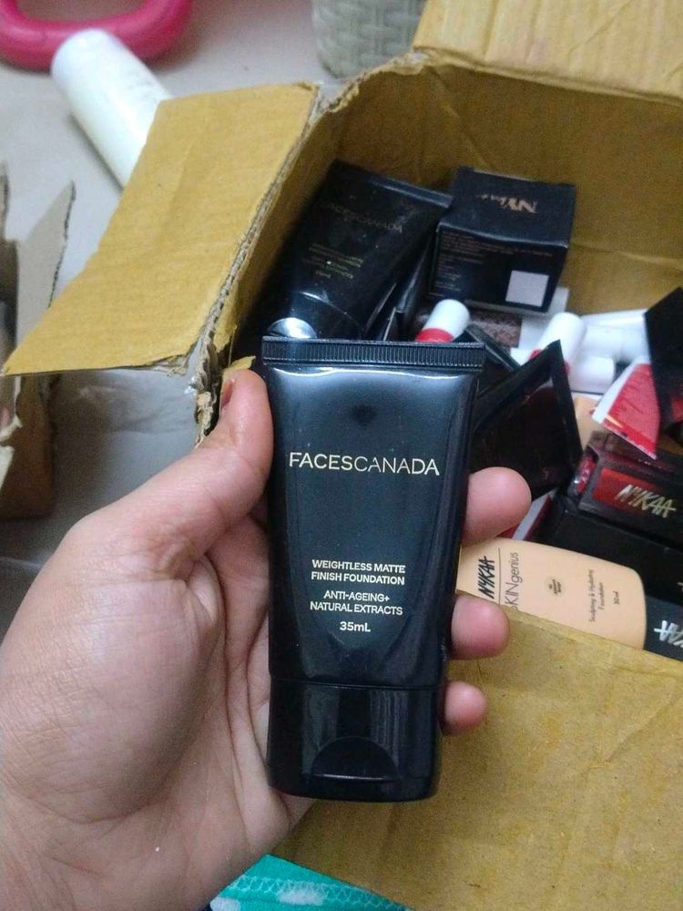 Faces Canada Weightless Matte Foundation