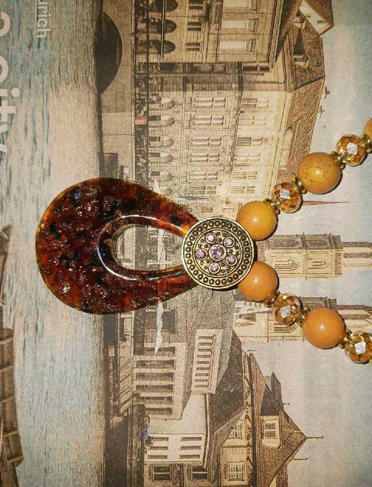 Japan Vintage Brown Stone Round Pendant Necklace