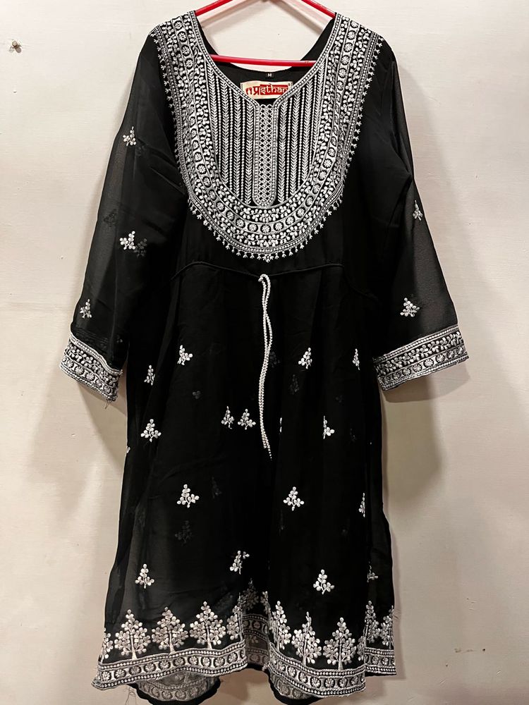 Elegant Black Embroidered Kurta