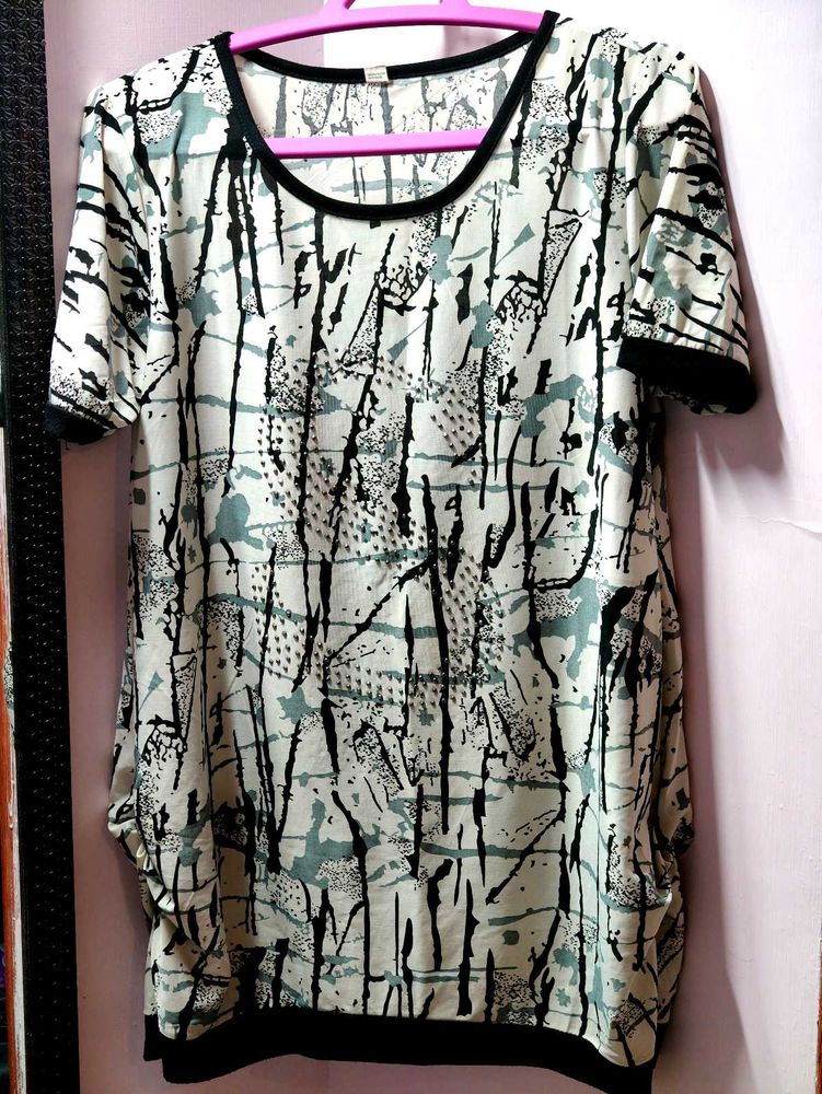 Patterned top with crystals