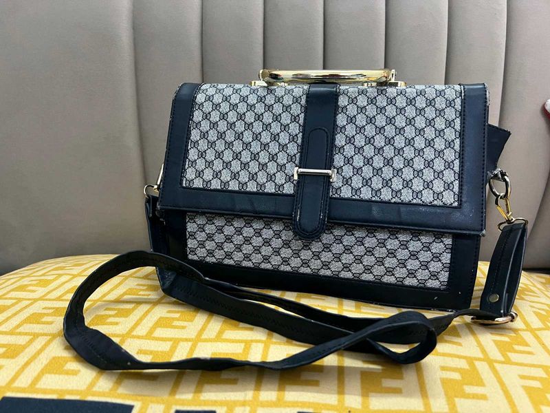 WOMENS BAG WITH SLING