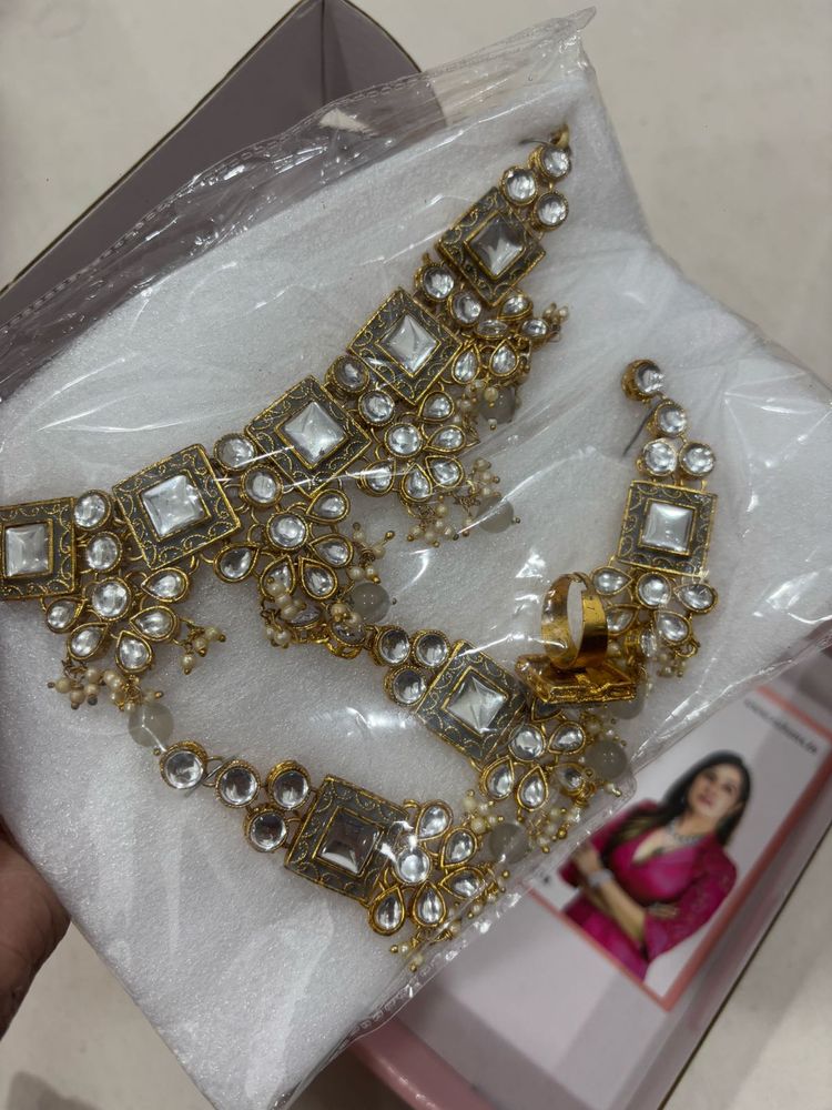 Rubans Golden And light Grey Jewellery Set