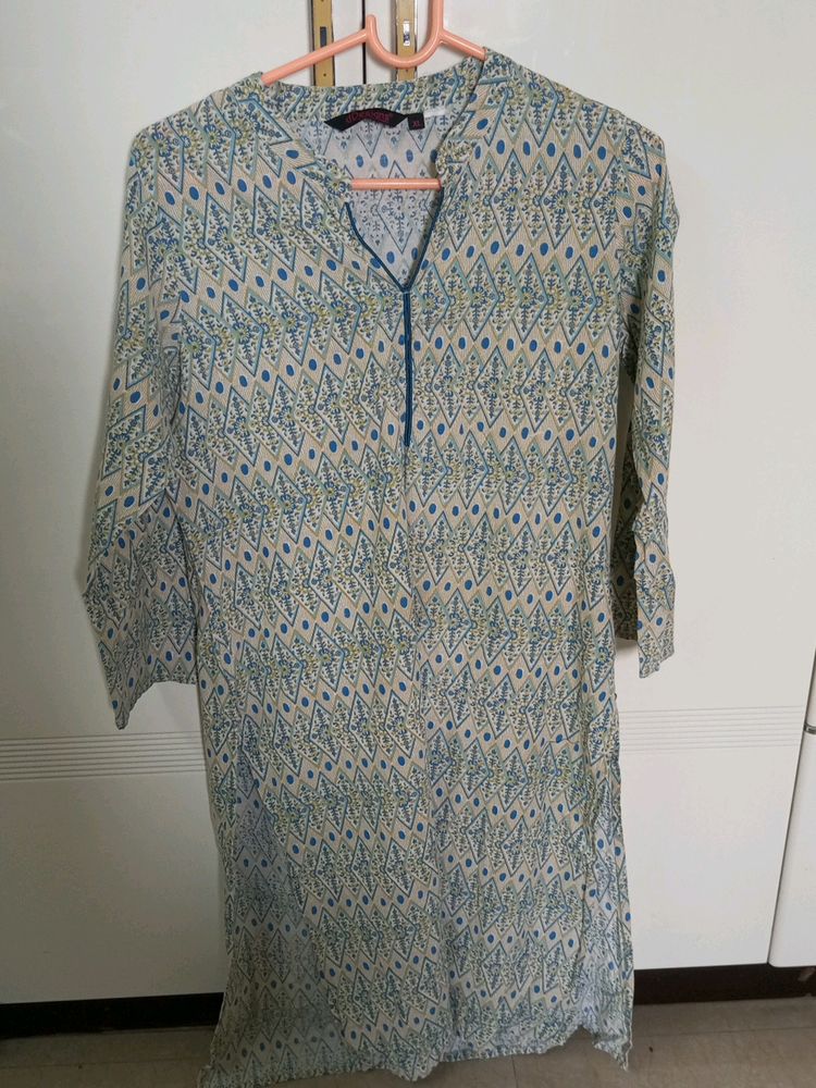 Kurti rarely used in good condition. No flaws.