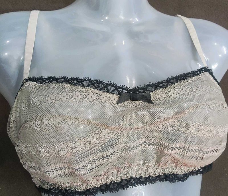 Lace Bralette with Bow Detail 🖤