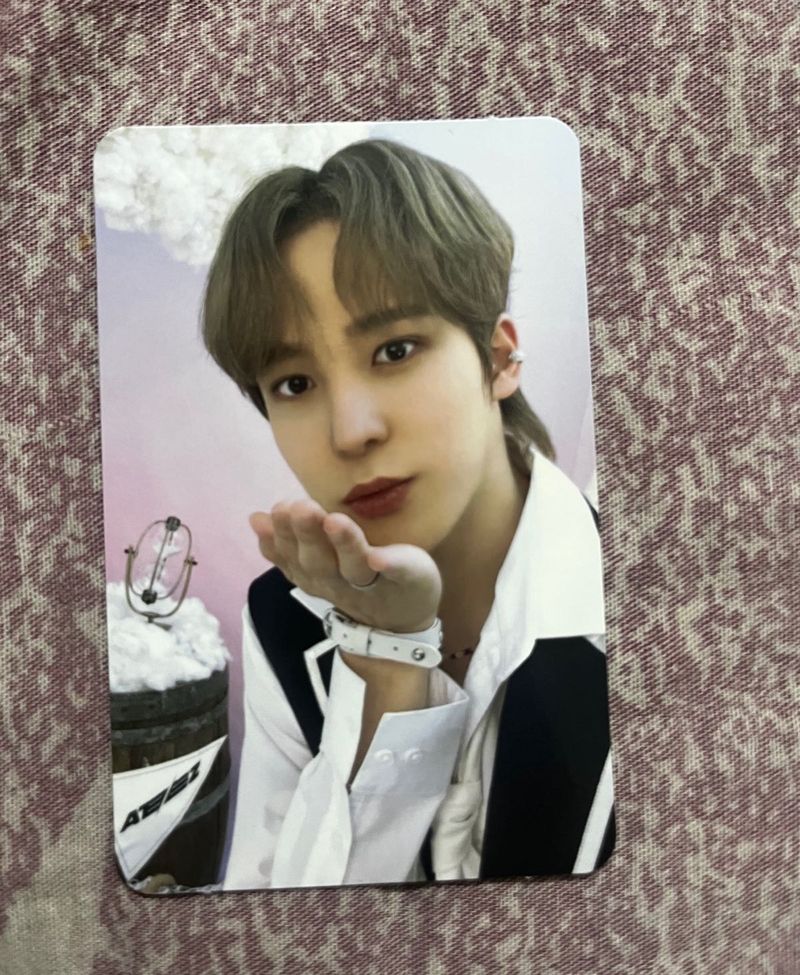 ATEEZ Yunho Official Photocard