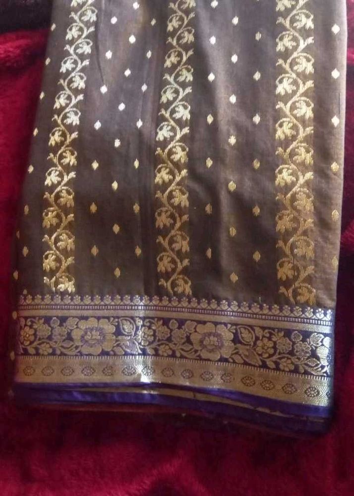Elegant Brown &amp; Gold Banarasi Saree