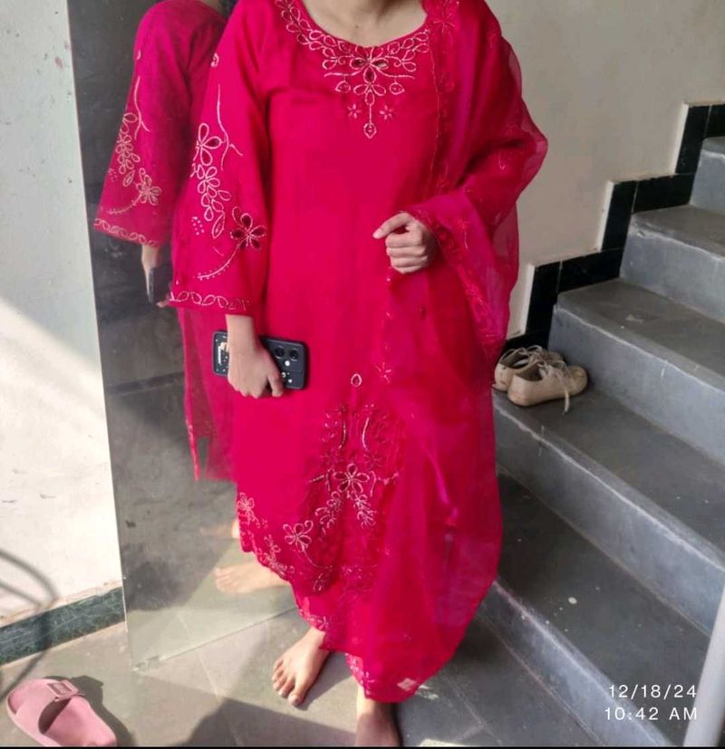 Pakistani Kurta Set With Dupatta