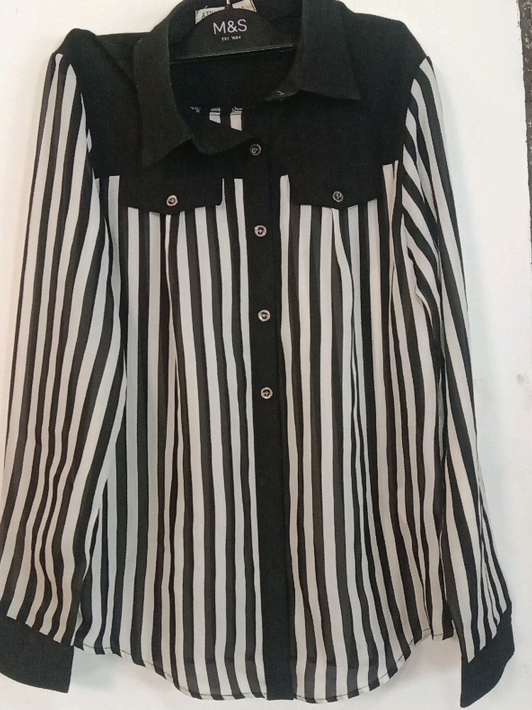 Black And White Shirt With Medium Size