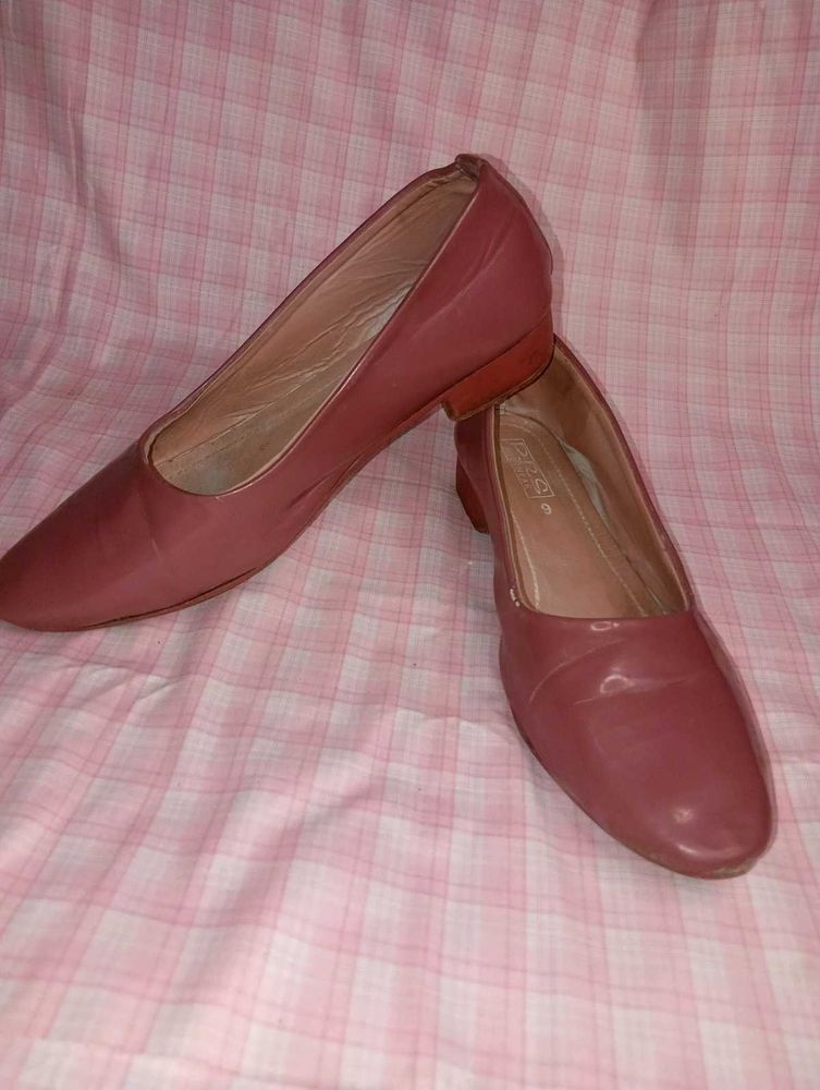 Women&#39;s Pink Ballerina With Comfortable Mini Heels
