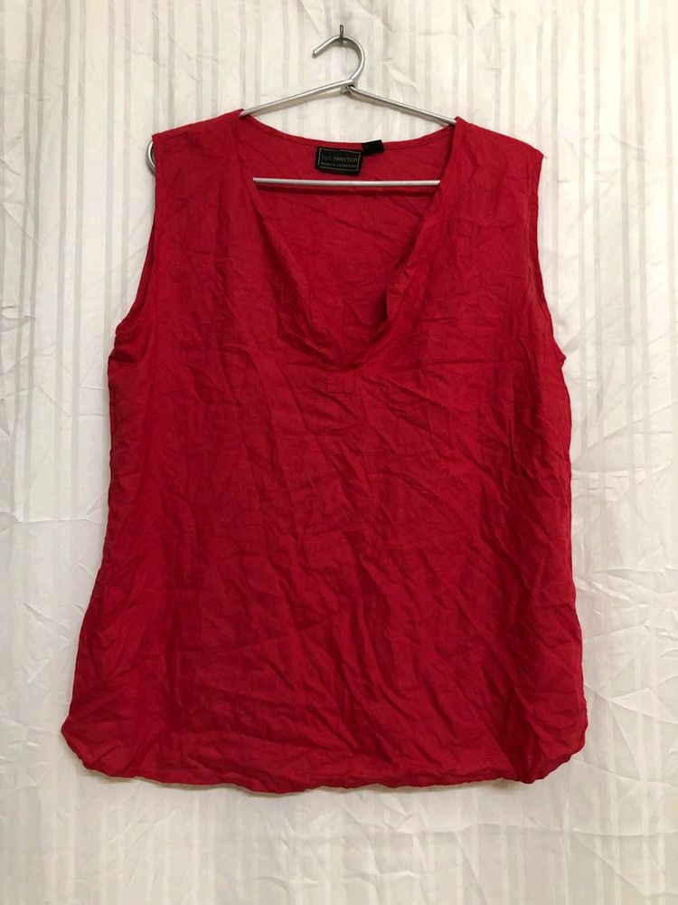 Red Sleevless Top