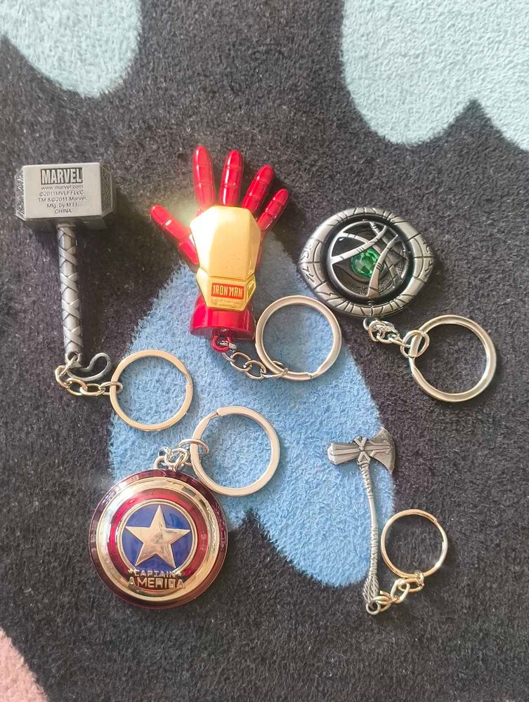 Marvel Avengers Metal Keychains (Set of 5)
