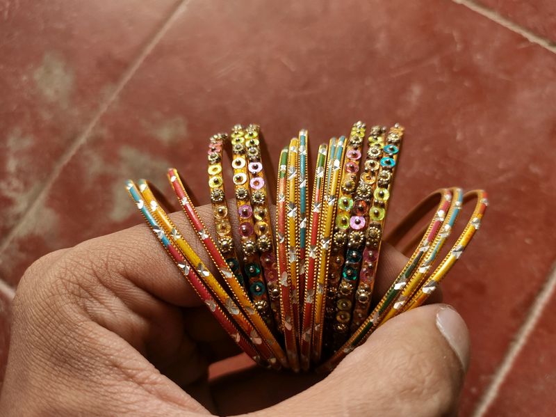 Chudiya Tipki style