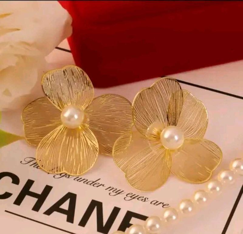 Golden Flower Pearl Earrings