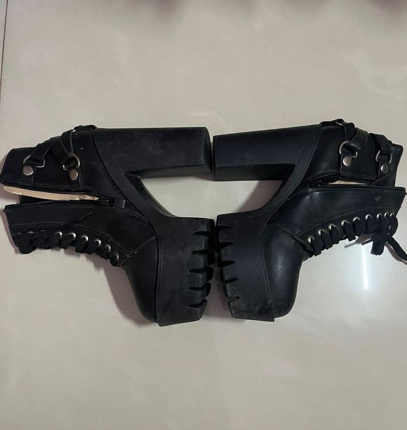 Platform Boots With Side Zip And Lace