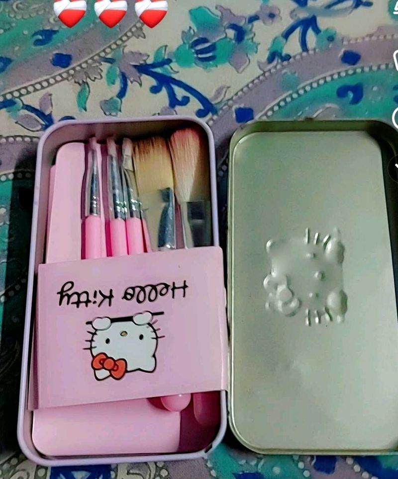 Hello Kitty Mini Makeup Brush Set with Tin Case