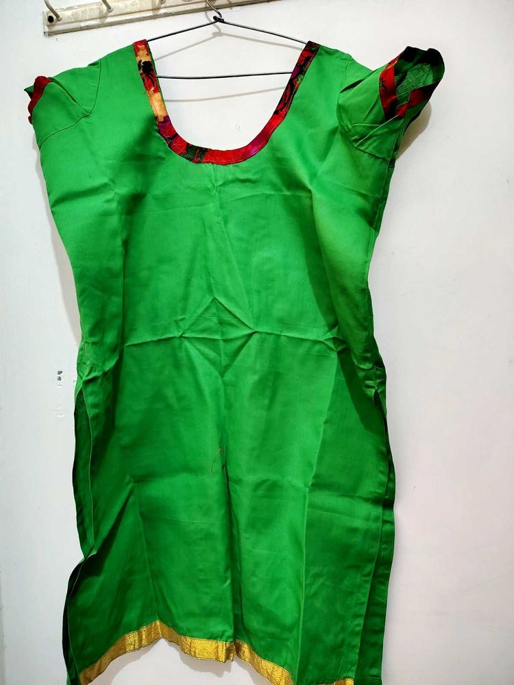 Girls Kurta, Dupatta And Salwar.