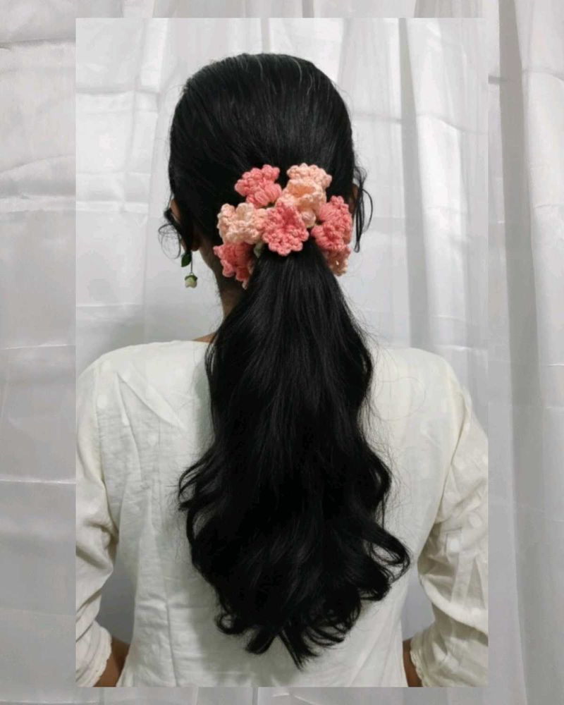 Crochet scrunchie Peach vanilla garden