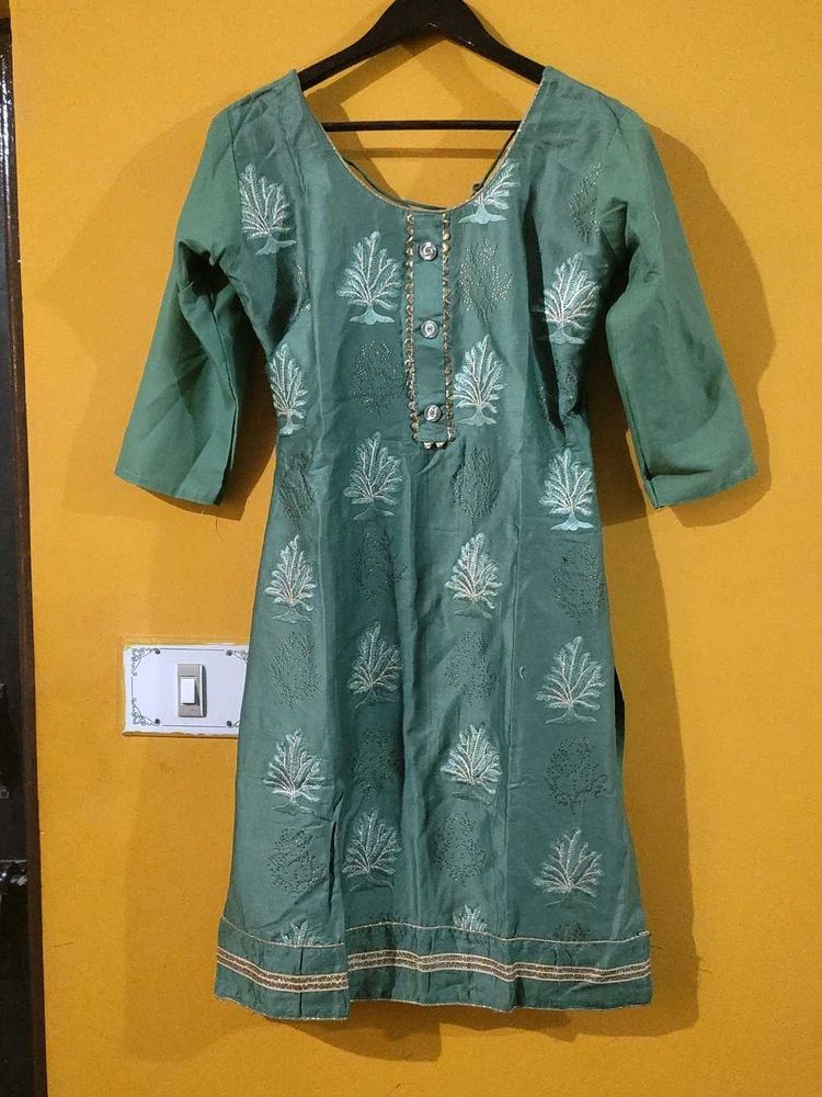 Green Embroidered Kurta