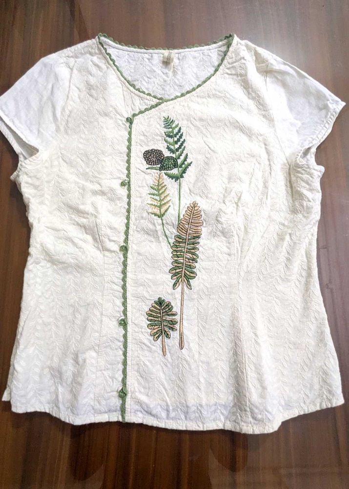 thread embroided top pure cotton branded