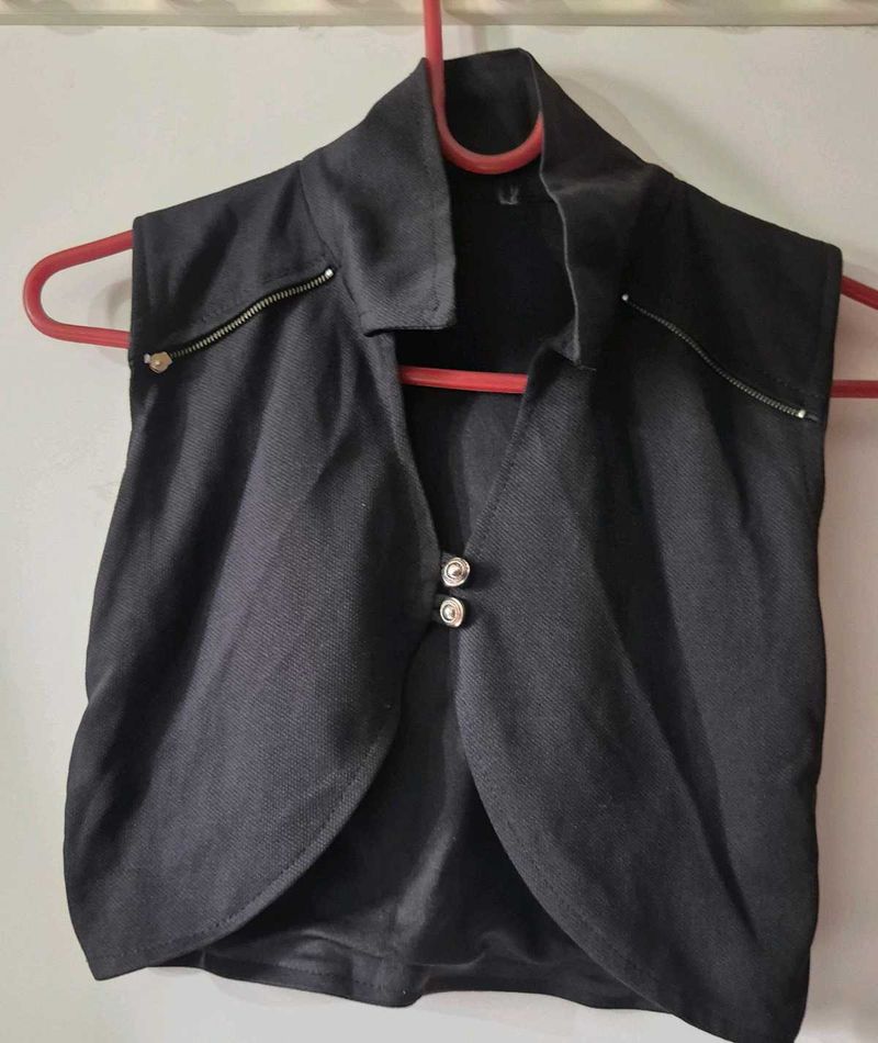 Black Sleeveless Zippered Vest – Edgy Meets Chic