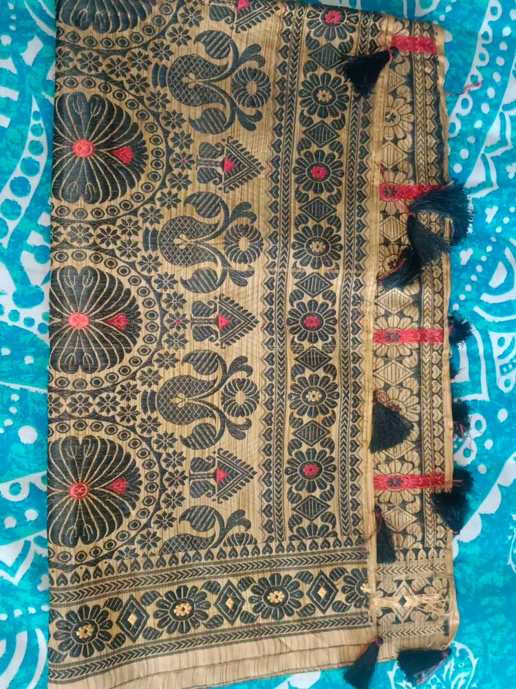 Elegant Patterned Assamese Mekhala Chador